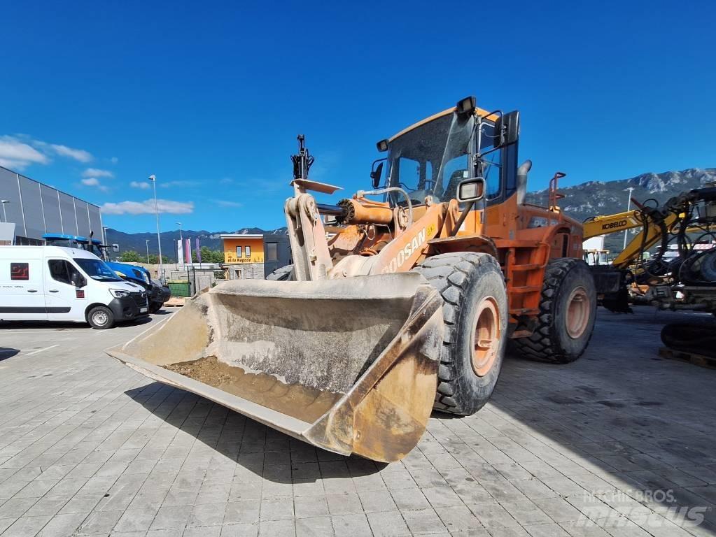 Doosan DL 300 輪胎式裝載機