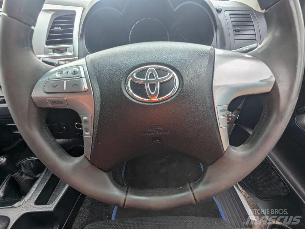 Toyota Hilux 皮卡.傳統半斗卡車/側卸板