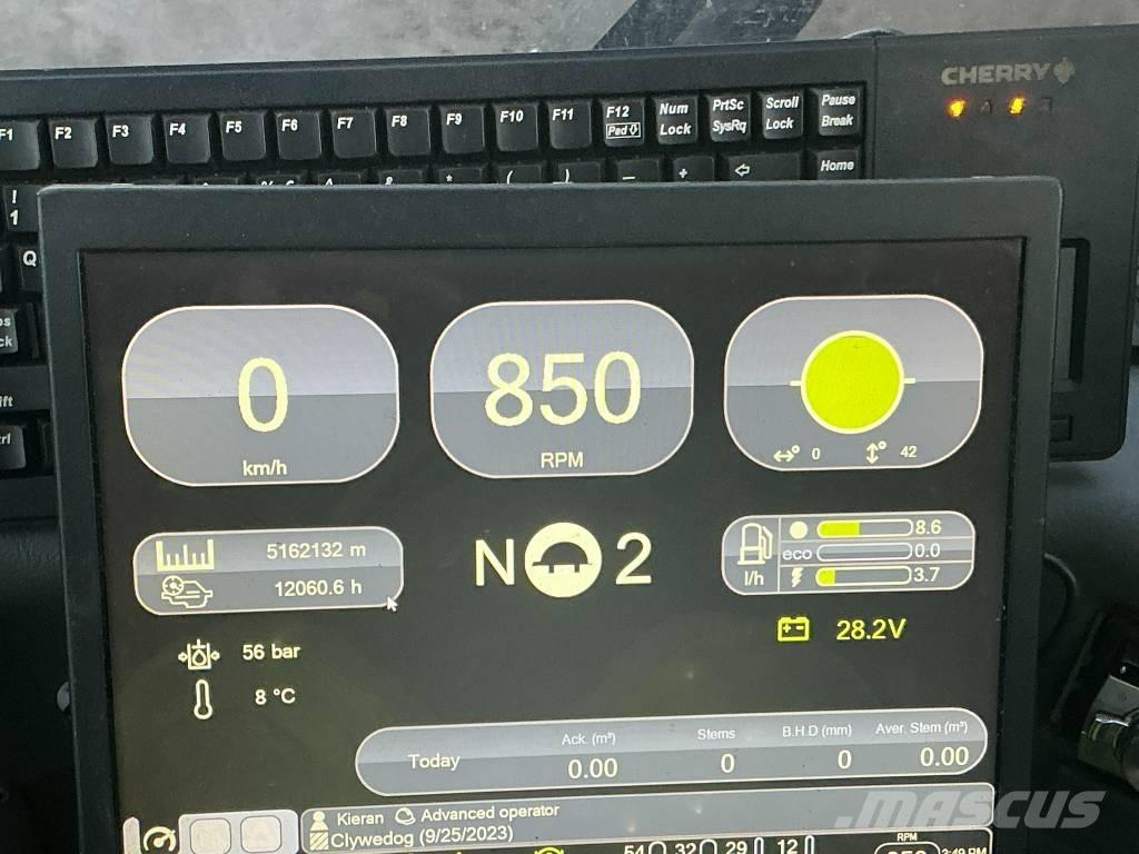 Komatsu 901 TX 收穫機