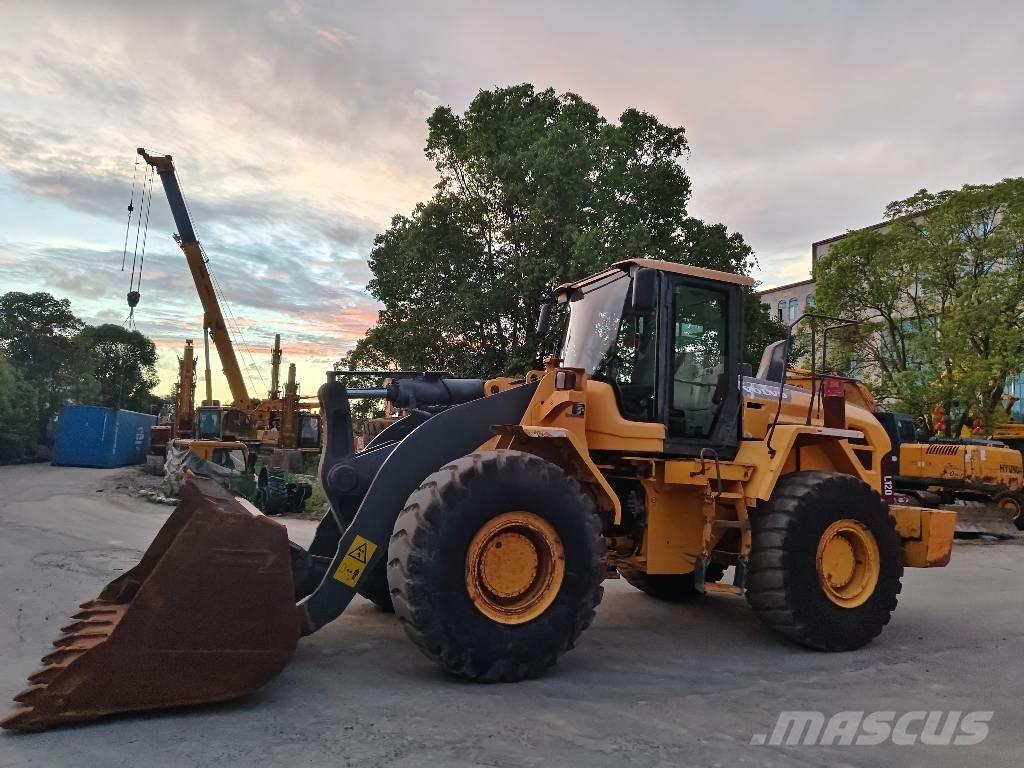 Volvo L 120 輪胎式裝載機