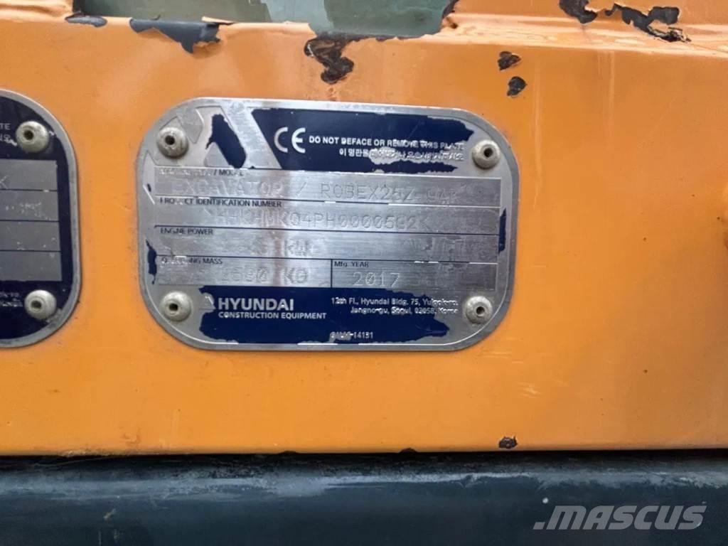 Hyundai R25Z 小型挖土機/掘鑿機<7t(小型挖掘機)