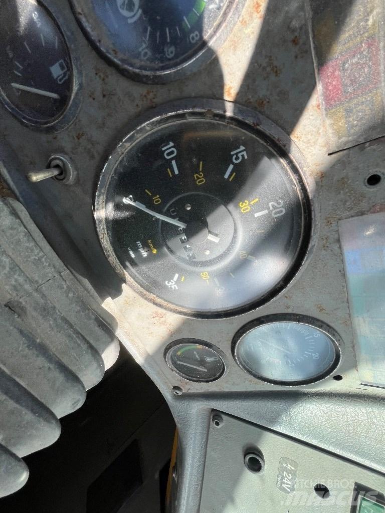Volvo A25c 鉸接式起吊車
