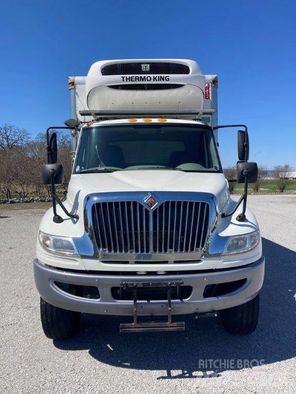 International 4300 貨箱式卡車