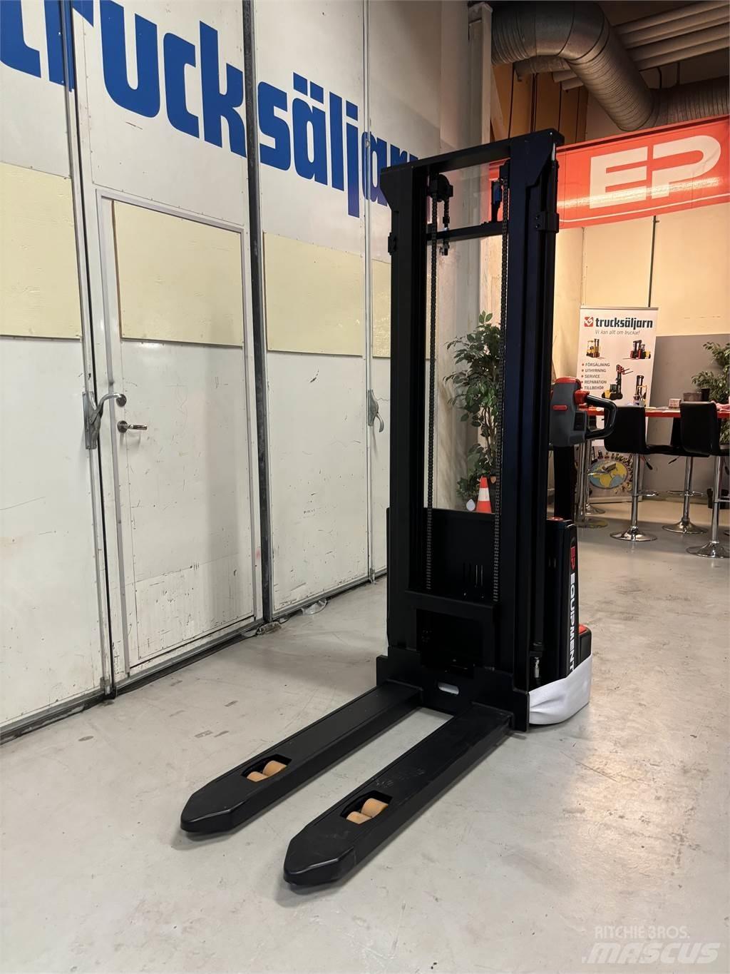 ESA 121 行走控制式堆積機