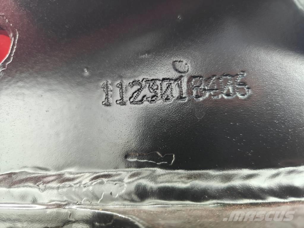 Komatsu C 123 收穫機頭