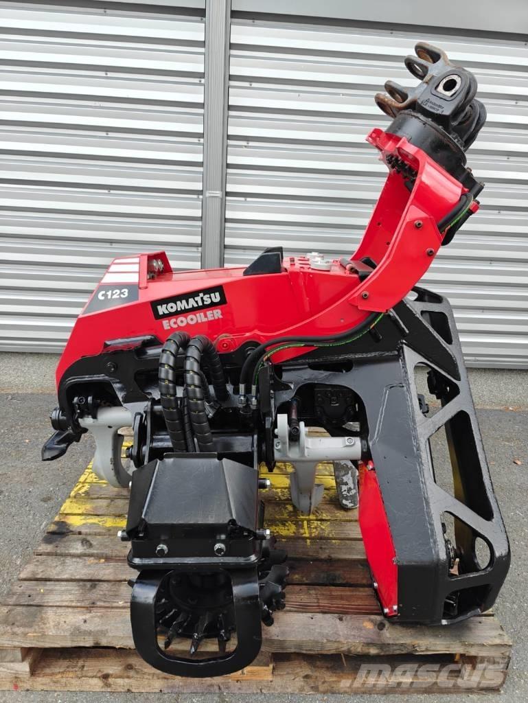 Komatsu C 123 收穫機頭