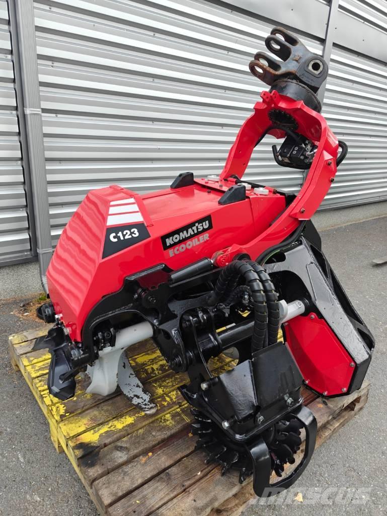 Komatsu C 123 收穫機頭