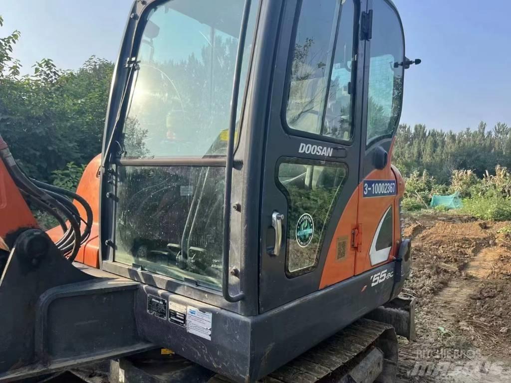 Doosan DX 55 小型挖土機/掘鑿機<7t(小型挖掘機)