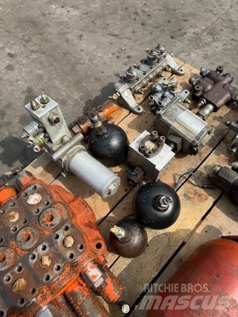 Daewoo Mega 300 V 油壓