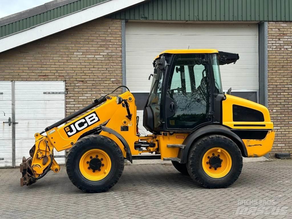 JCB TM220 SV A 伸縮輪式裝載機