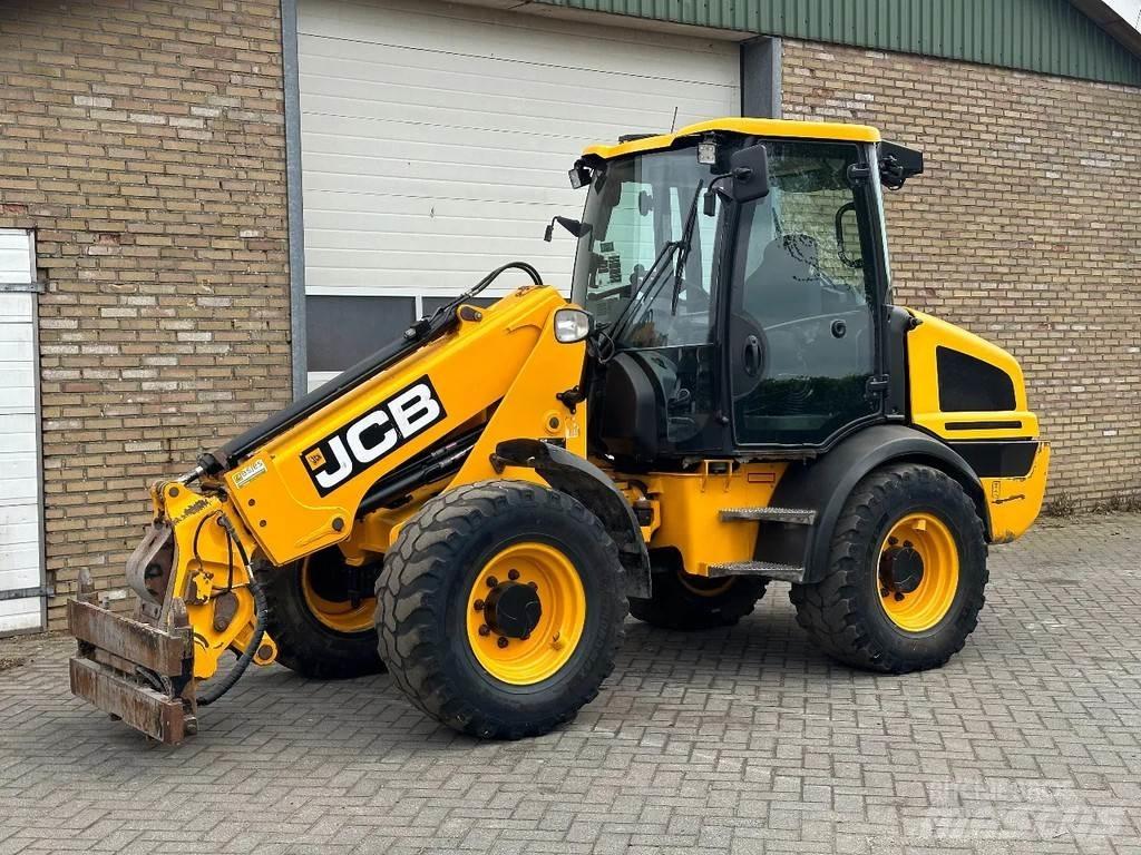 JCB TM220 SV A 伸縮輪式裝載機