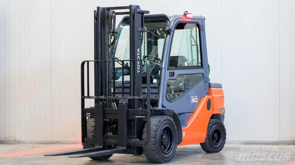 Toyota 02-8 FGF 30 液化石油氣LPG卡車
