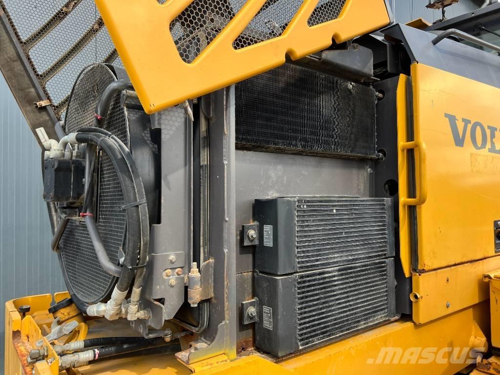 Volvo G970 平土機