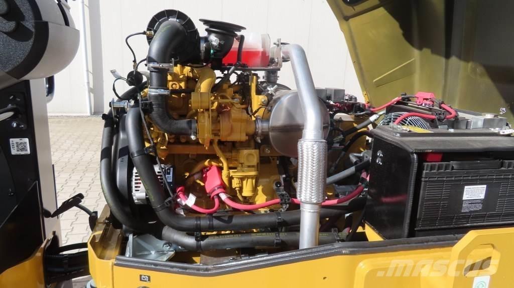 CAT CC4.0 複合式滾壓機