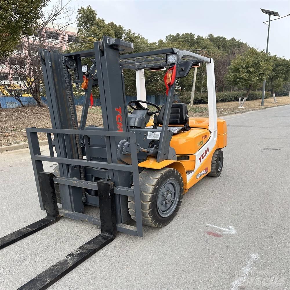 TCM FD30ZT 柴油卡車