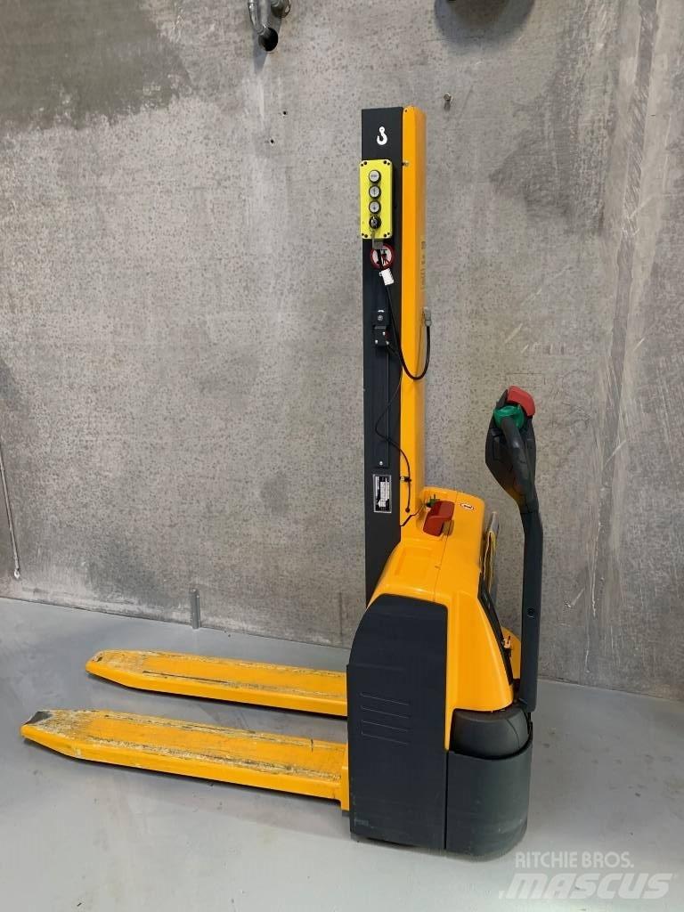 Jungheinrich EMC 110 行走控制式堆積機