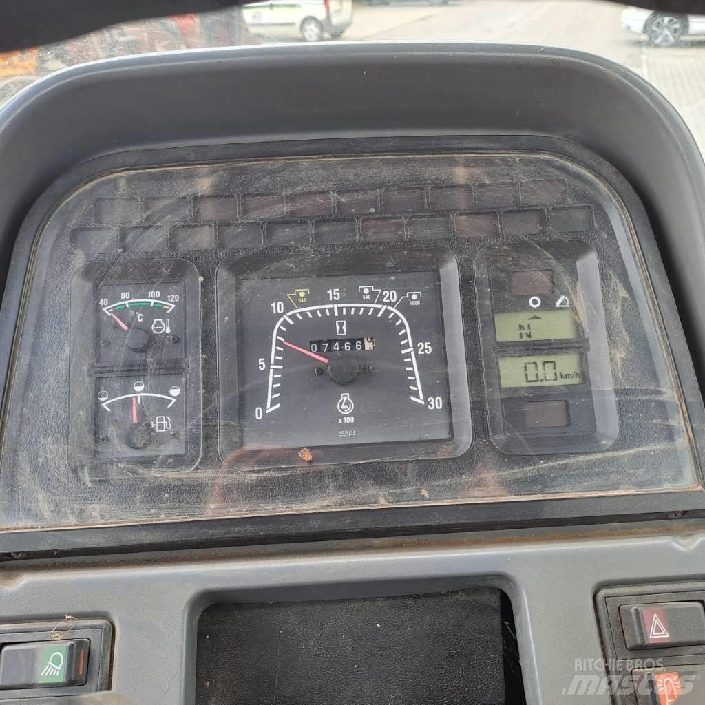 New Holland TS 110 曳引機