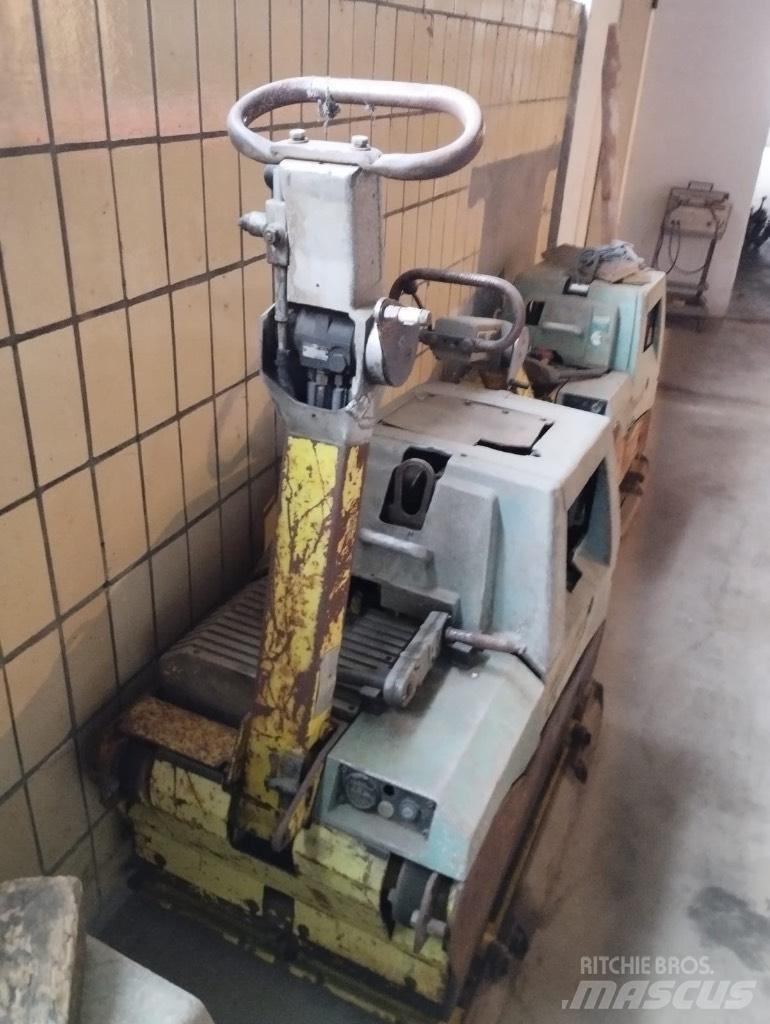 Ammann AVH 8020 夯實機(夯土機)