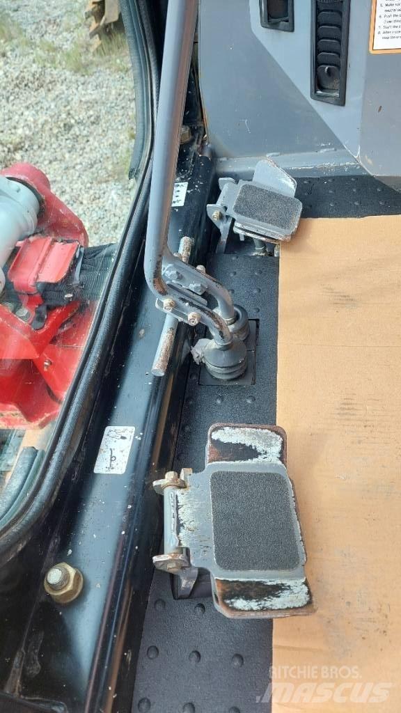 Takeuchi TB 23 R 小型挖土機/掘鑿機<7t(小型挖掘機)