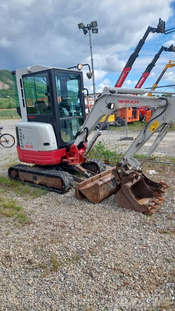 Takeuchi TB 23 R 小型挖土機/掘鑿機<7t(小型挖掘機)