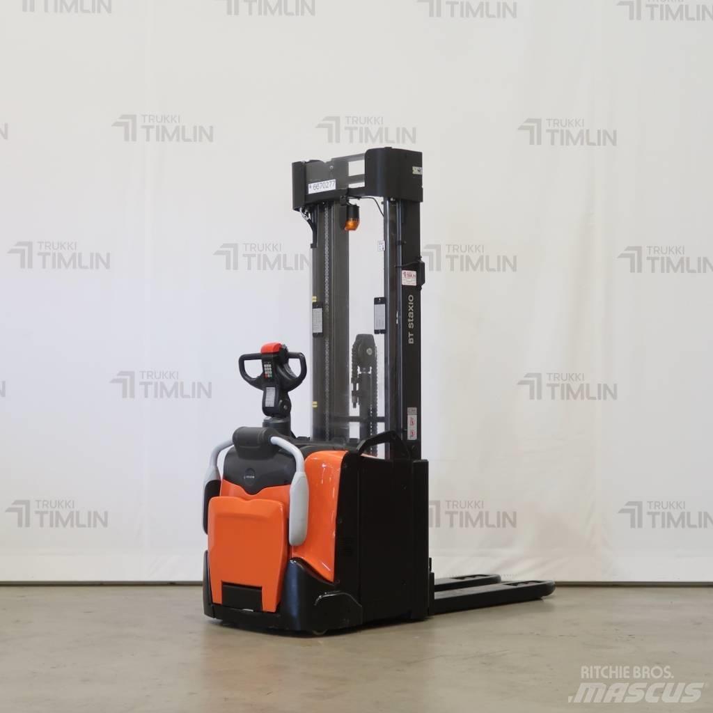 Toyota SPE140L 自走式堆積機