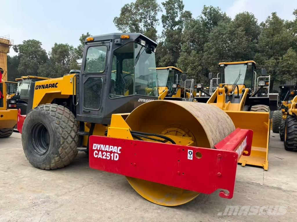 Dynapac CA251 D 單輪滾壓機