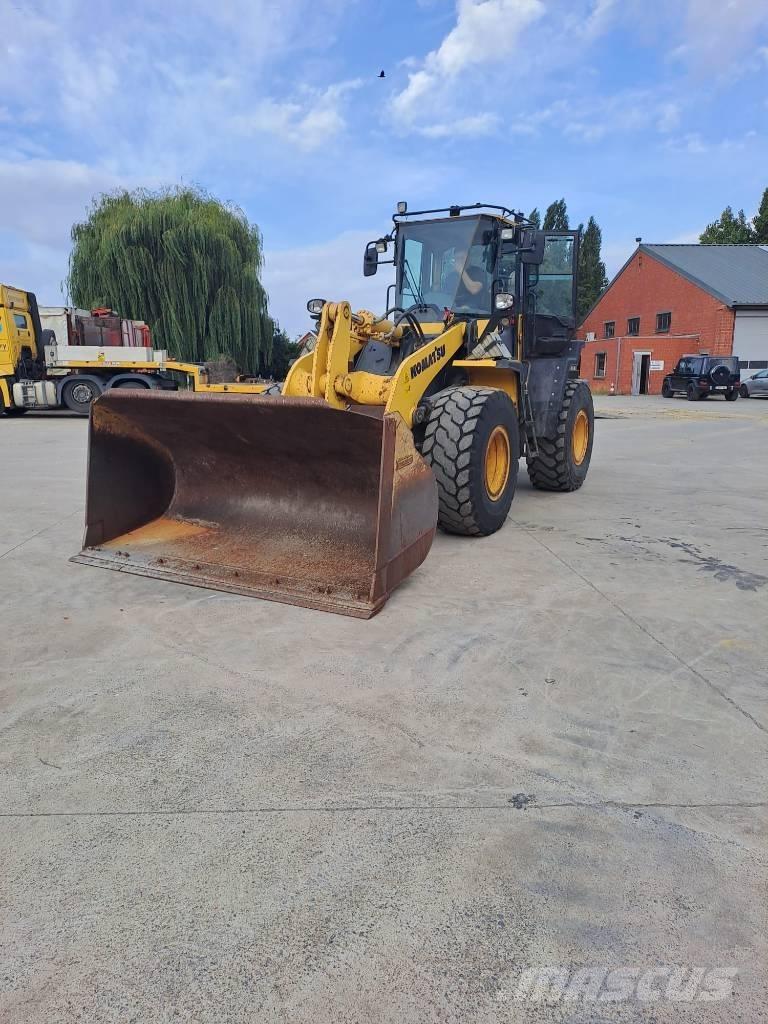 Komatsu WA 320-6 輪胎式裝載機