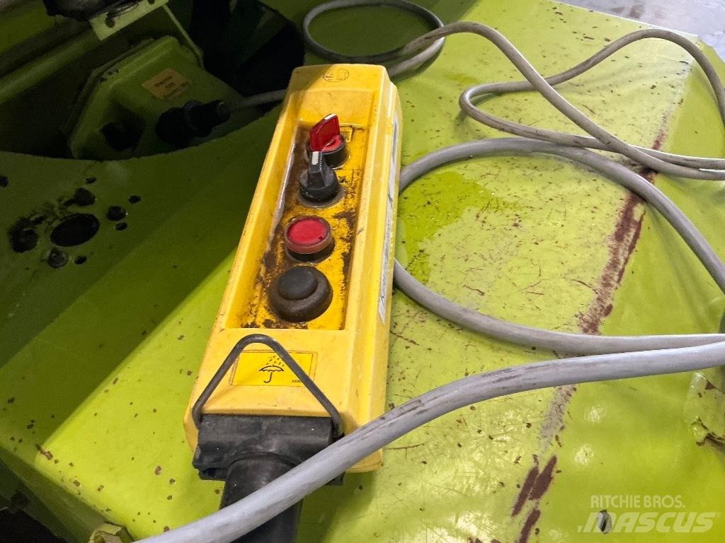 CLAAS Rollant 240 圓型牧草打包機