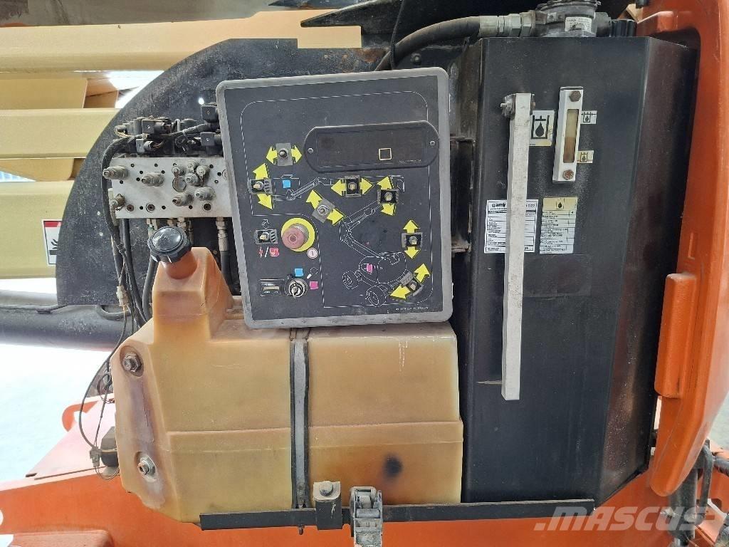 JLG 450 AJ 緊湊型自走式伸縮臂式升降機