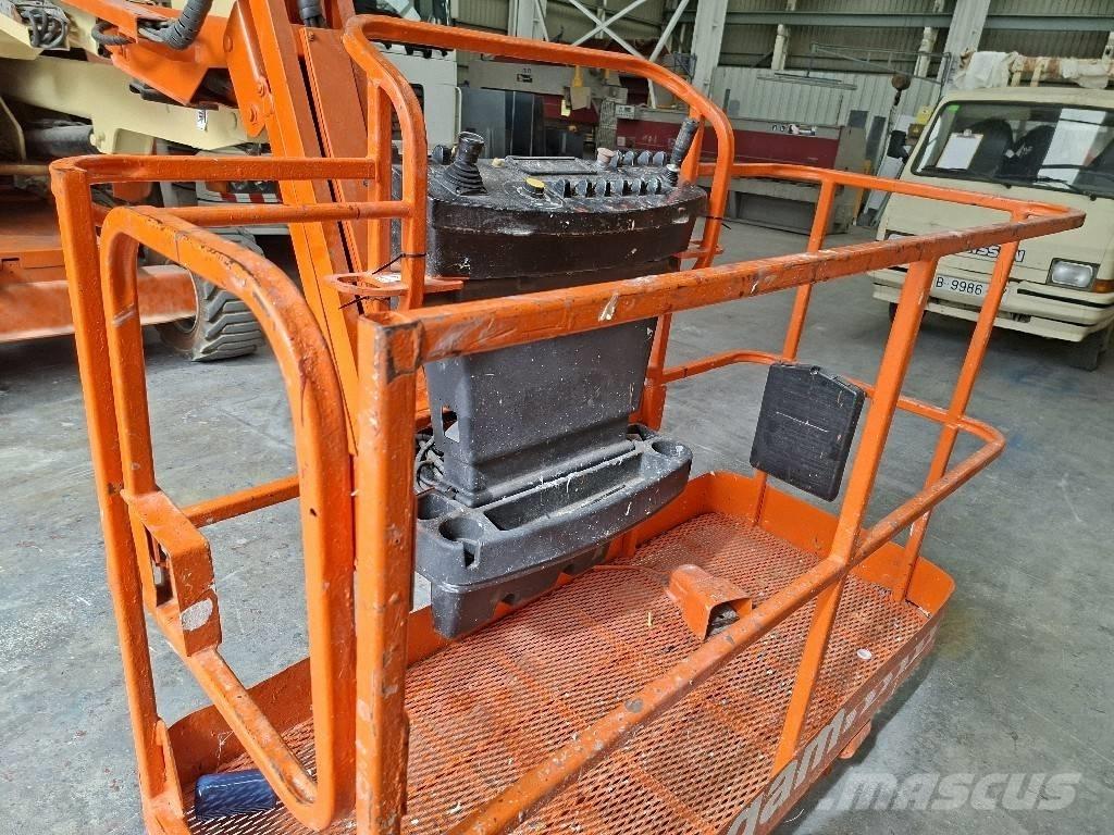 JLG 450 AJ 緊湊型自走式伸縮臂式升降機