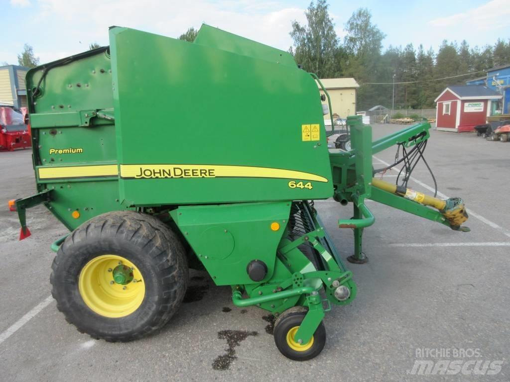 John Deere 644 圓型牧草打包機