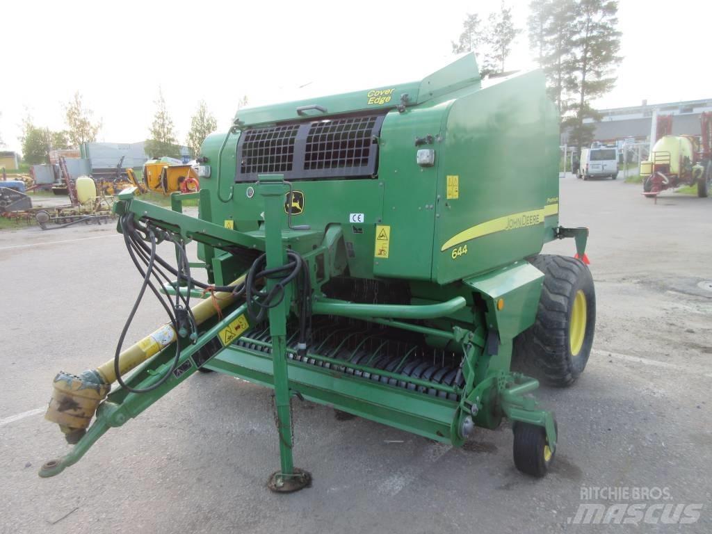 John Deere 644 圓型牧草打包機