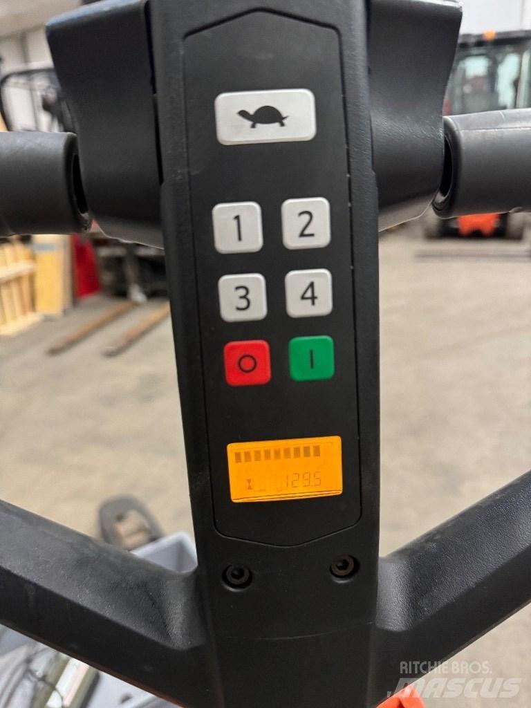 Toyota LHE130 低架升降機
