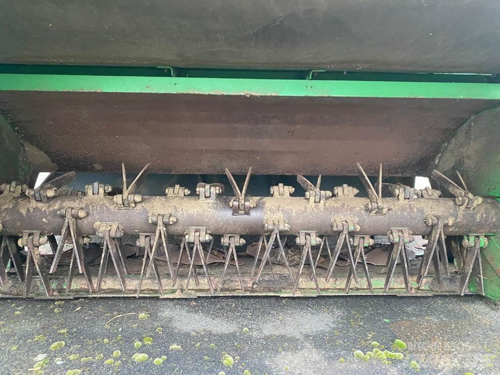 John Deere 730 裝載與牽引式割草機