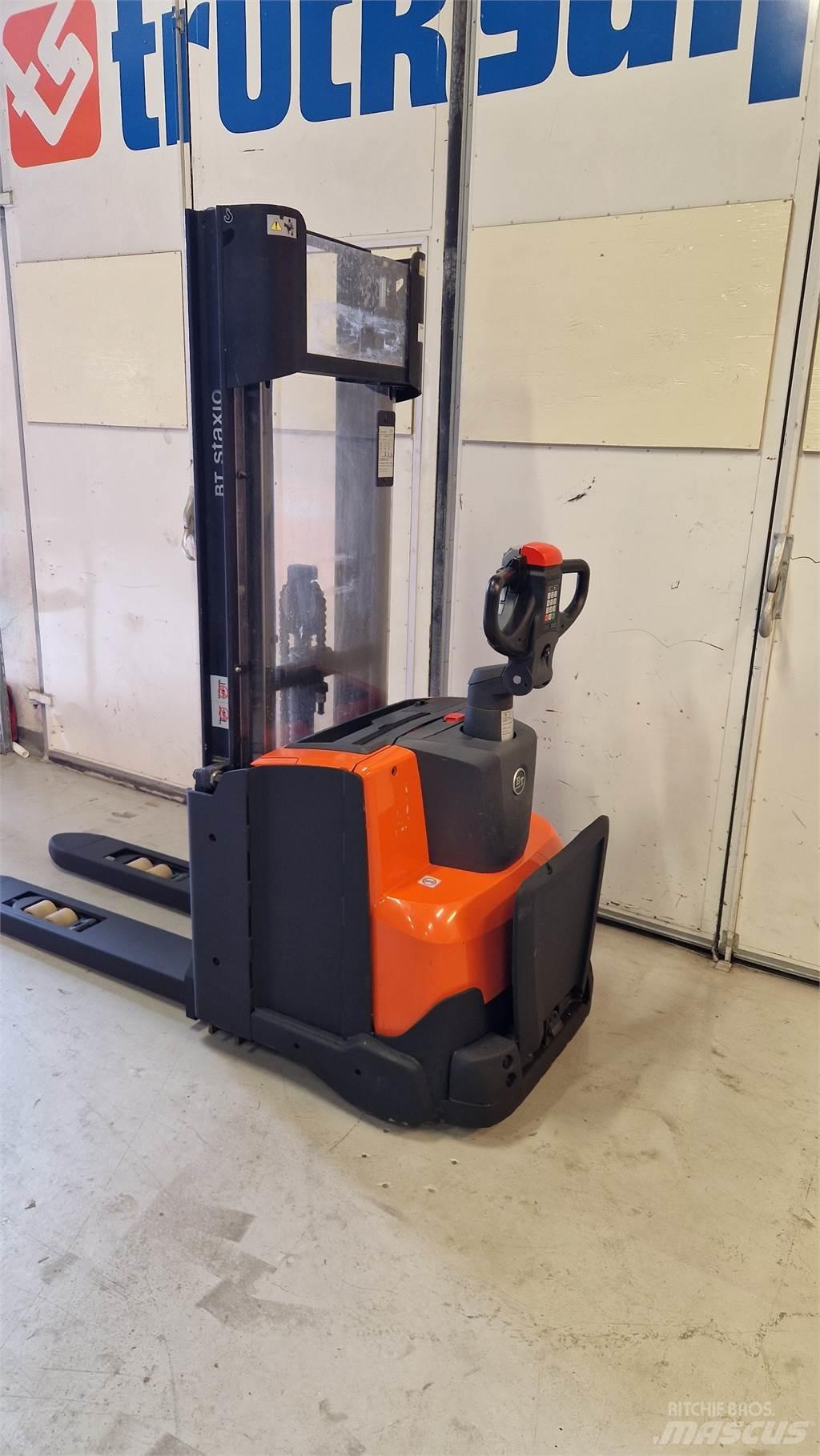 Toyota SWE140L 行走控制式堆積機
