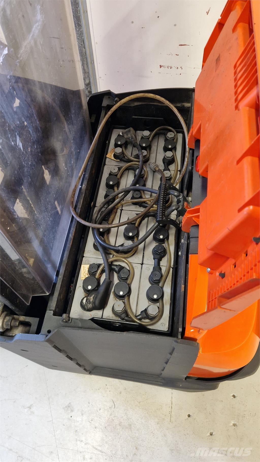 Toyota SWE140L 自走式堆積機