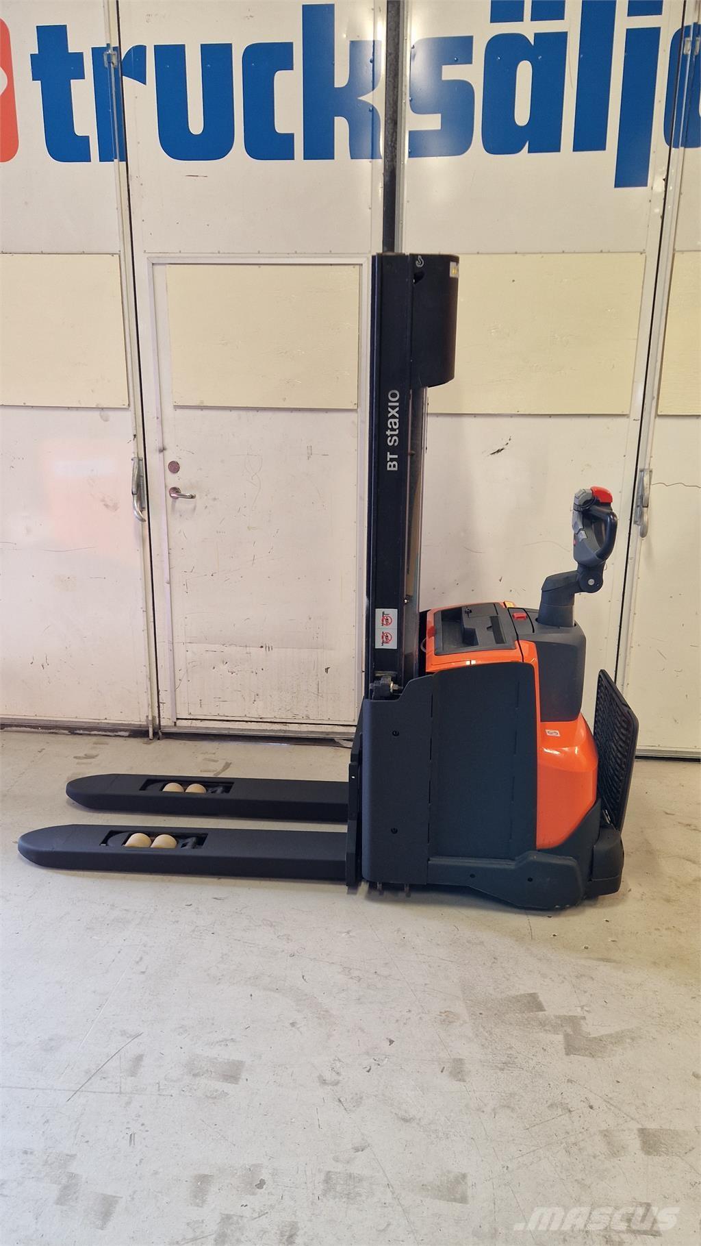 Toyota SWE140L 自走式堆積機