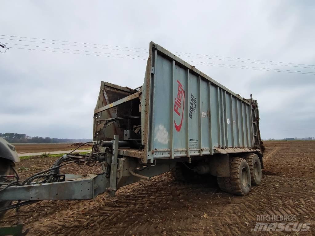 Fliegl ASW271 GIGANT 肥料撒布機