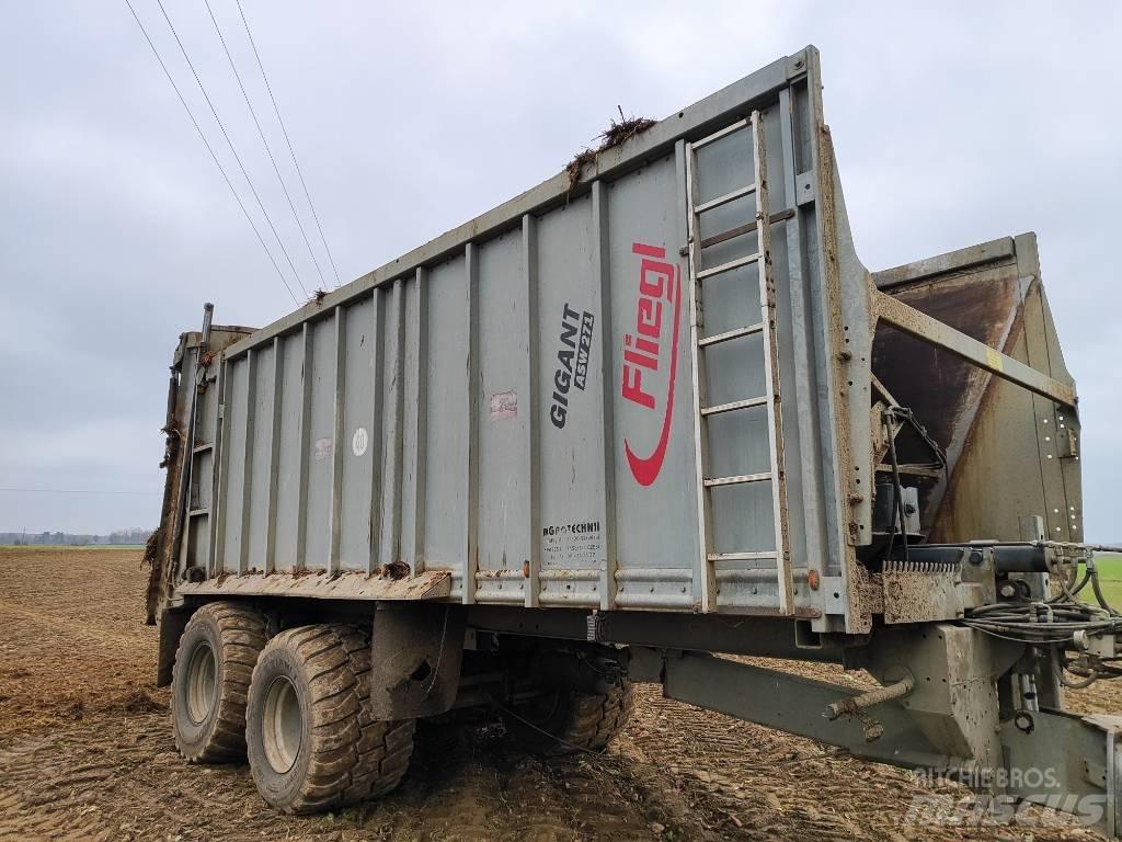 Fliegl ASW271 GIGANT 肥料撒布機