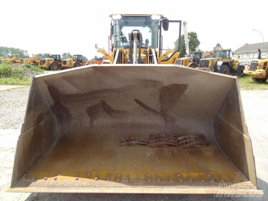 Volvo L 120 H 輪胎式裝載機