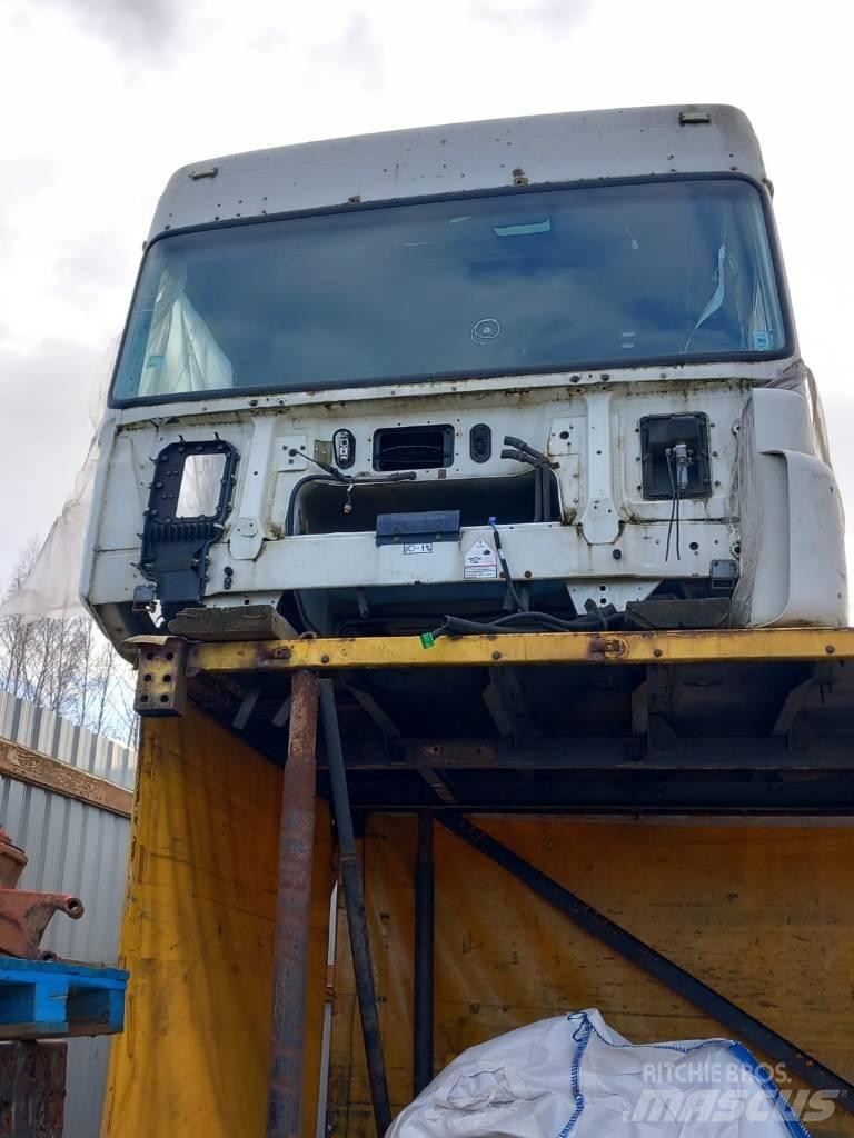 DAF XF105.460 駕駛室與內部