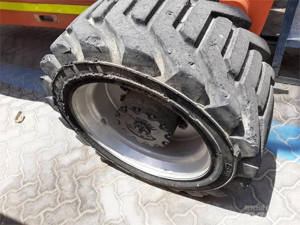 JLG 800AJ 曲臂高空作業車