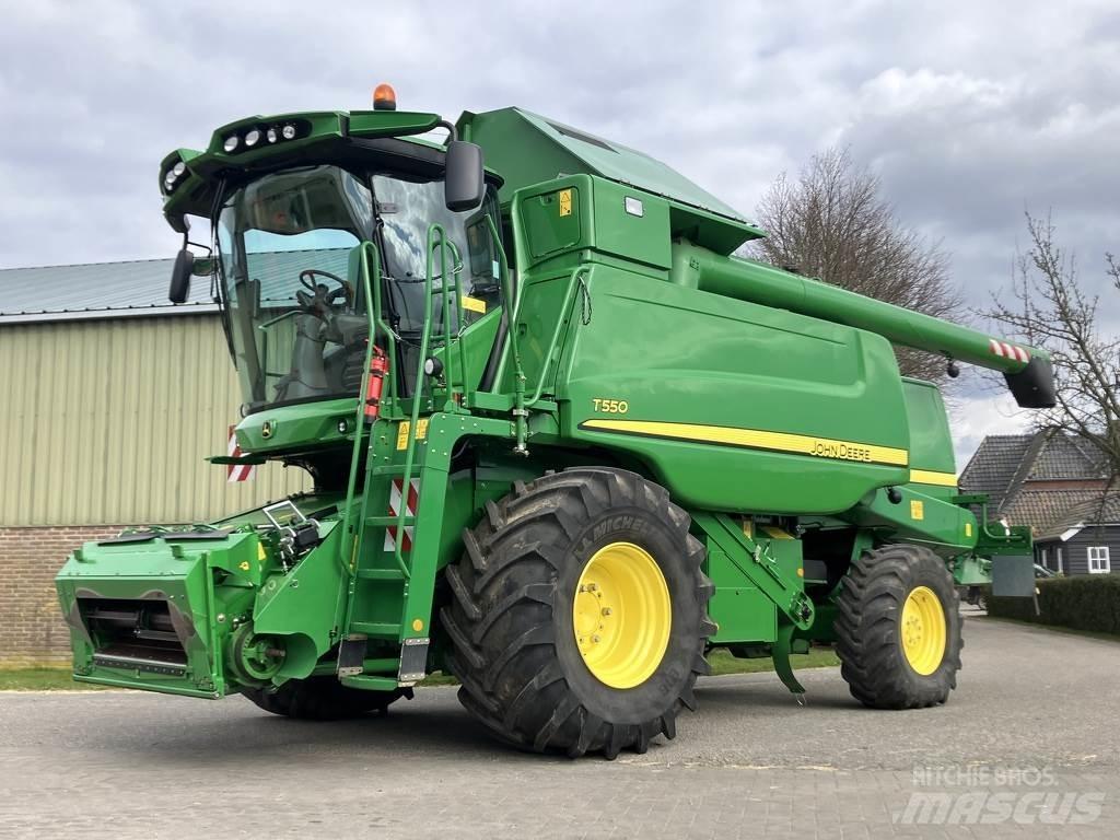 John Deere T550 聯合收穫機