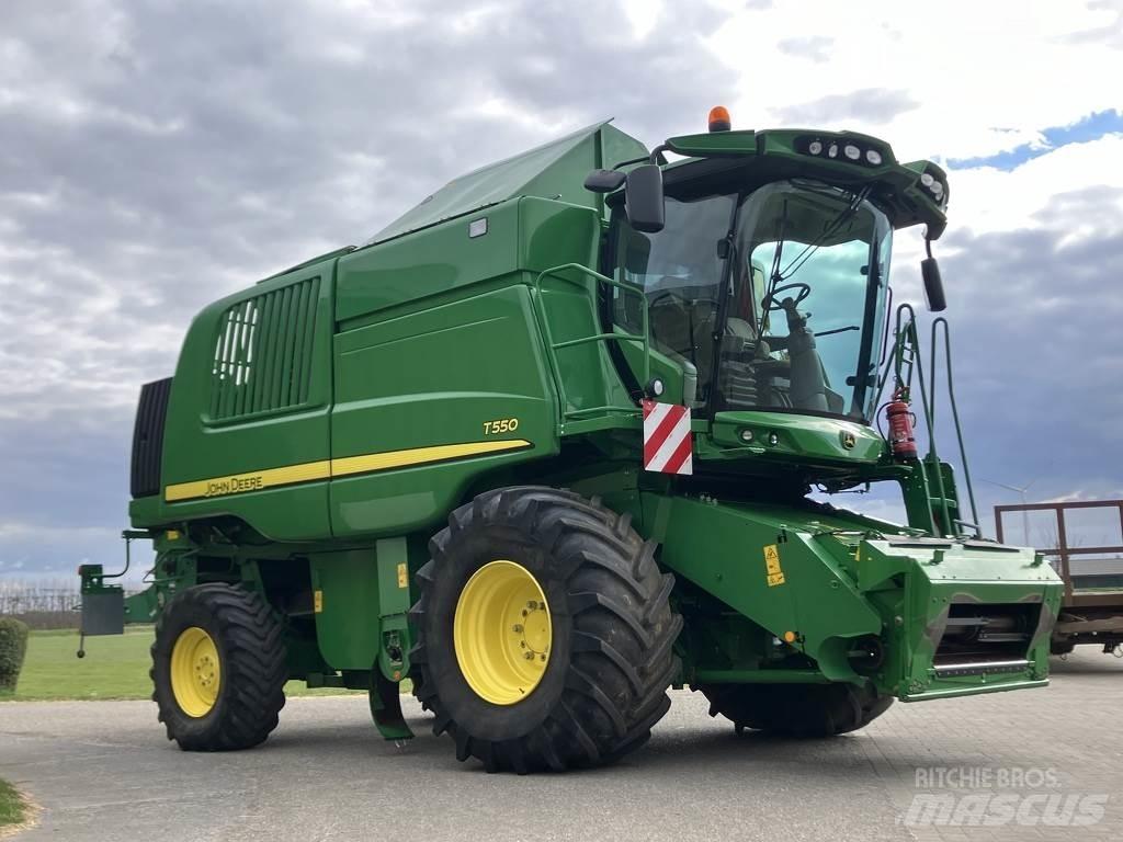 John Deere T550 聯合收穫機