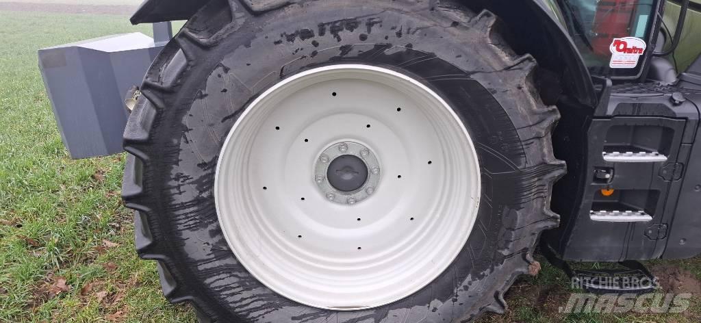 Valtra T235 active 曳引機