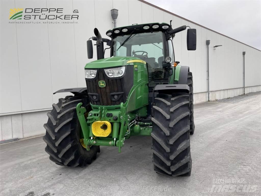 John Deere 6215R 曳引機
