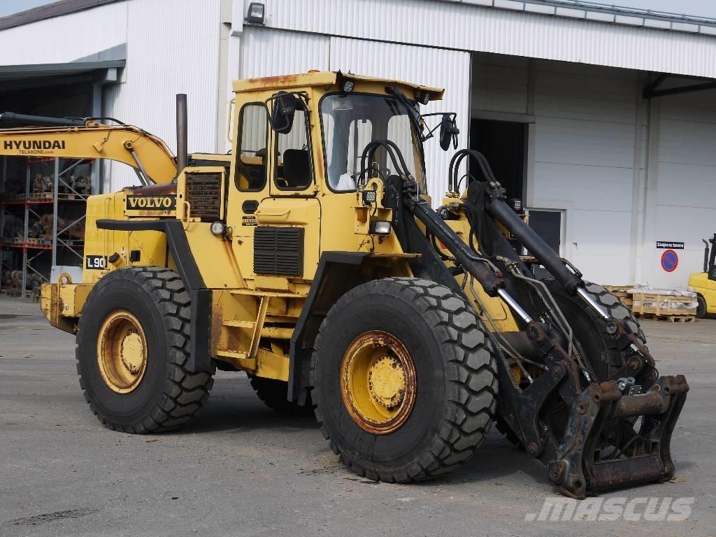 Volvo L 90 輪胎式裝載機