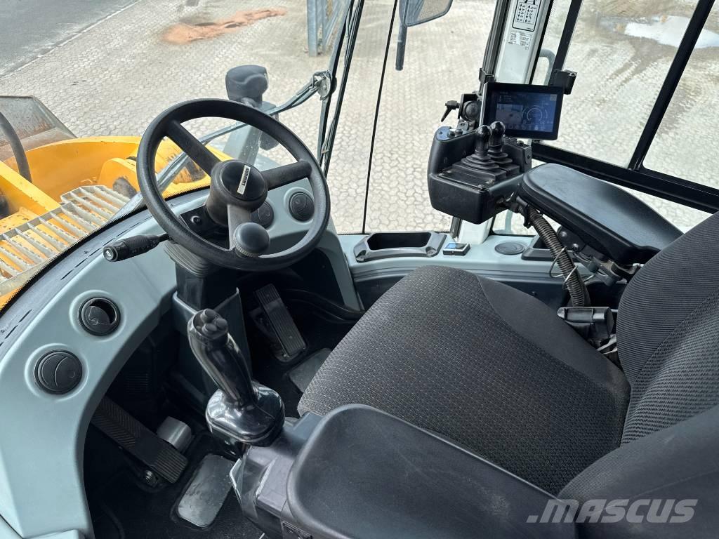 Liebherr L586 輪胎式裝載機