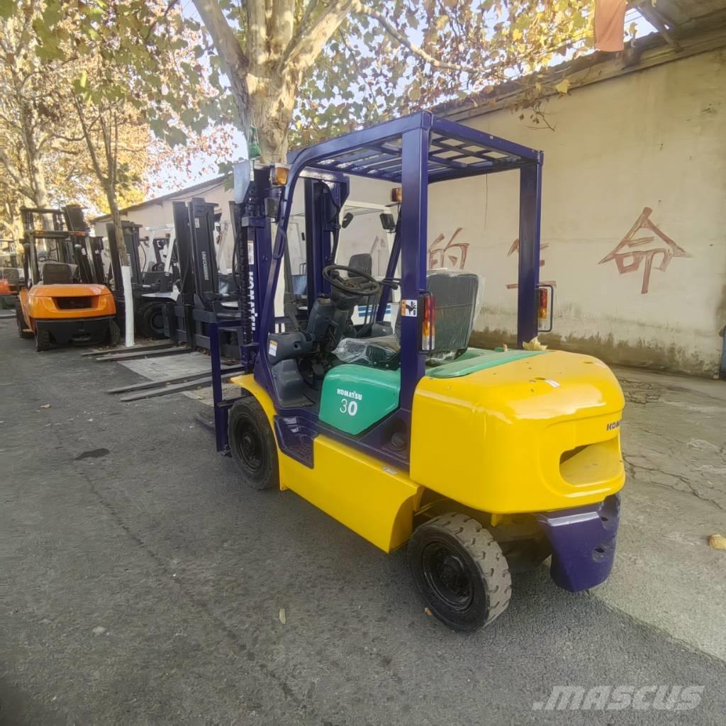  小松叉车 3t 柴油卡車