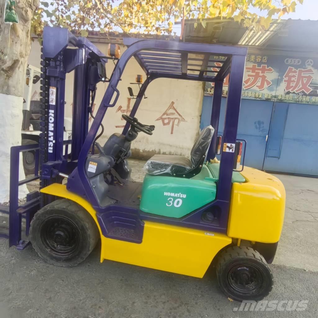  小松叉车 3t 柴油卡車